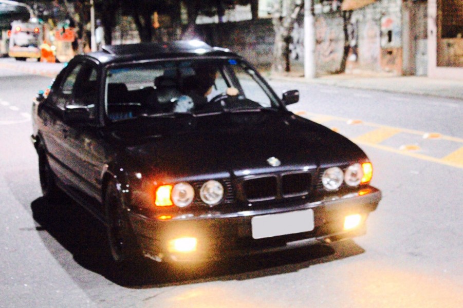 Carros de Leitores: BMW 540i V8